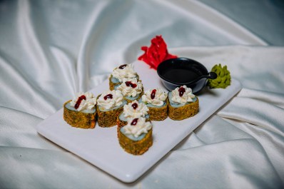 роллы с шапочкой